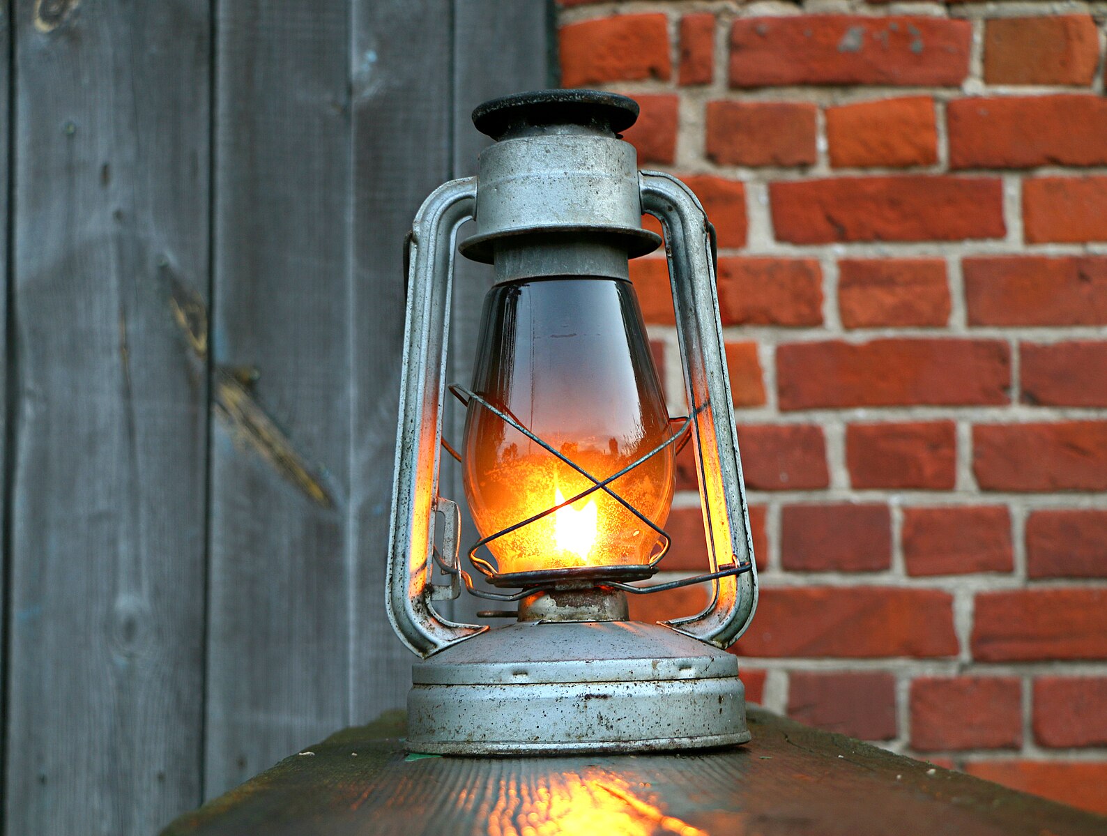 Kerosene_lamp_1930