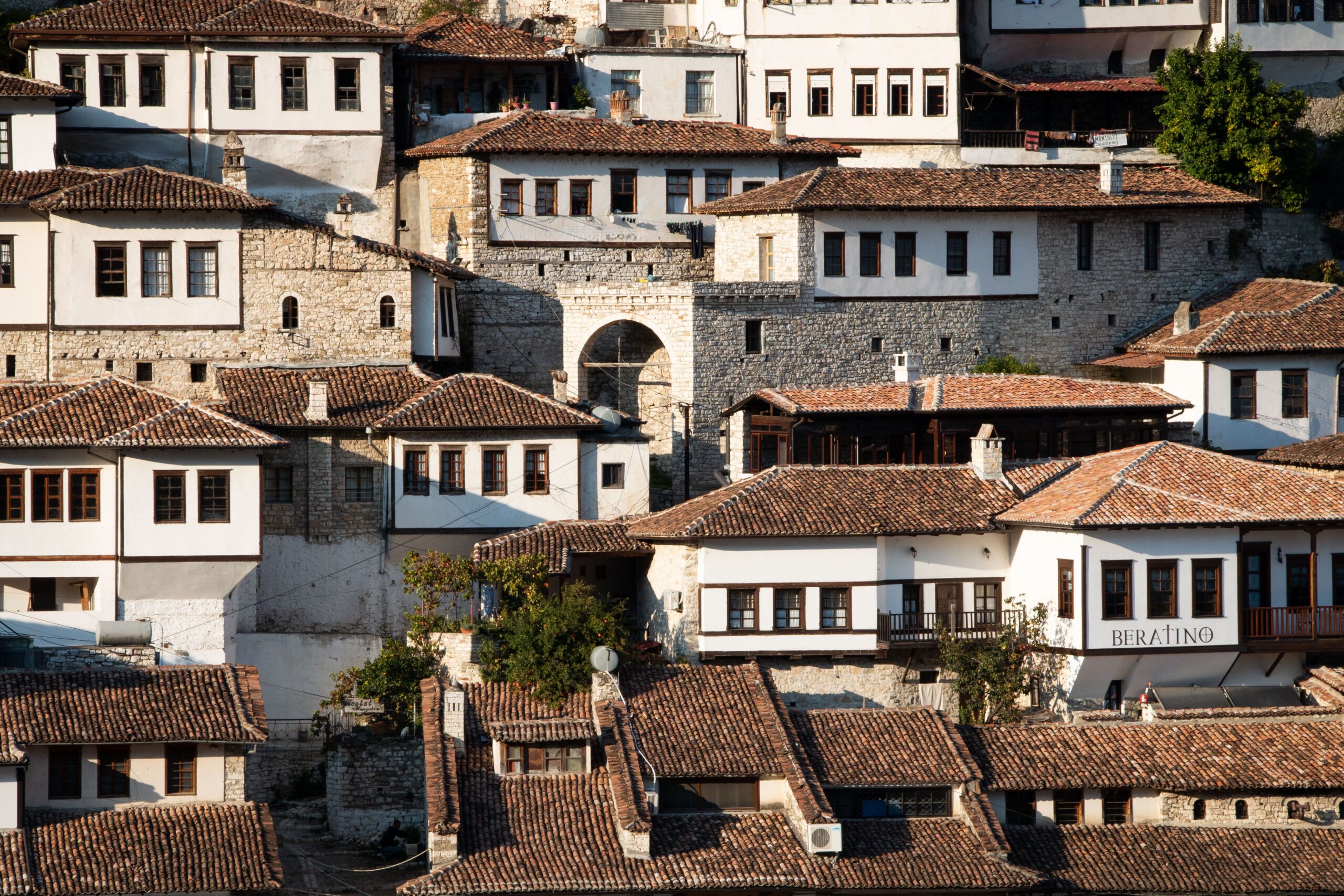 Berat, Albania © Konpasu.de Blog, Pexels